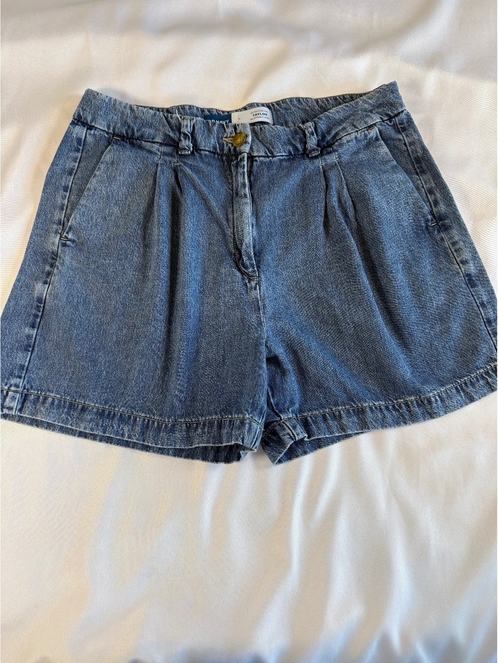 Old Navy Women's Extra High-Rise Taylor Denim Shorts, Size Large